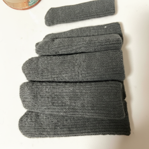 Slim copri gambe tavolo e sedia Beige per mobili Premium coperture protettive per le gambe - Product Image 1