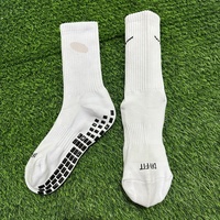 Produits Tendances 2025 Nouveautés Chaussettes de Football Antidérapantes Personnalisées Chaussettes de Sport Tricotées Blanches à Grip Renforcé
