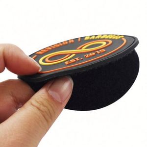 Parches y distintivos personalizados en relieve 2D y 3D de silicona, caucho y PVC ecológicos para prendas y sombreros - Product Image 3