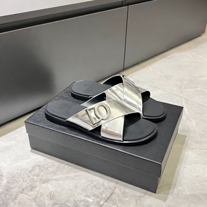 Sandales plates de créateurs de haute qualité, chaussures décontractées pour hommes, pantoufles rétro tendance pour femmes, tongs de plage pour femmes se vendent bien. - Product Image 2