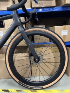 <span class=keywords><strong>Bicicleta</strong></span> de Fibra de <span class=keywords><strong>Carbono</strong></span> Twitter X 700 40c, Modelo 2026, para Carretera y Grava, con 11 Velocidades y Frenos de Disco, para Carreras - Product Image 2