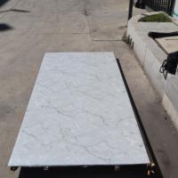 Panneau mural en marbre blanc brillant imperméable de 4x8 pieds, fin, gris clair, avec revêtement UV, pour la rénovation complète d'appartements