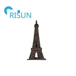 Souvenirs personnalisé émail doux France Paris Tour Eiffel Badges broches en métal personnalisé Paris Tour Eiffel émail broches Badge - Product Image 4