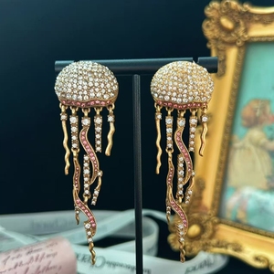 Spilla Vintage, Stile Industriale Retrò, Orecchini Eleganti e alla Moda a Forma di Medusa Marina - Product Image 5