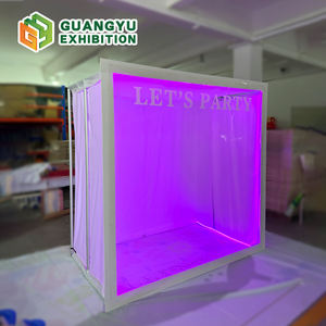 Boîte photo de style magazine 6,5x7,5 pieds pour événements mémorables – <span class=keywords><strong>Location</strong></span> de cabine photo de style Vogue pour fêtes et événements inoubliables - Product Image 1