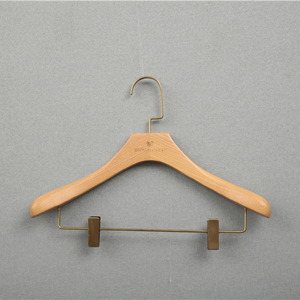 <span class=keywords><strong>Porte</strong></span>-cintres en <span class=keywords><strong>bois</strong></span> à crochets et pinces personnalisés pour magasin de vêtements pour dames Cintre avec clip - Product Image 3