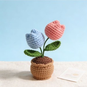 Planta en maceta de tulipanes de simulación personalizada para el Día de la Madre, tulipán tejido a mano con hilo, pequeña planta en maceta, flor tejida. - Product Image 4