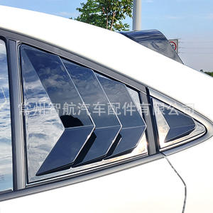 Pegatina decorativa triangular para ventana de coche, textura de fibra de carbono negra brillante ABS para Corolla Levin 2019 - Product Image 2