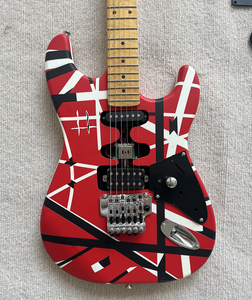 Guitare électrique rouge <span class=keywords><strong>mat</strong></span> à 6 cordes personnalisée en usine, bandes noires et blanches, manche en érable, prix abordable, accepte la personnalisation - Product Image 2