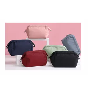 Sac à cosmétiques en nylon pour femmes, petite pochette de rangement de maquillage pour dames, sac de beauté de voyage imperméable pour articles de toilette, vente en gros