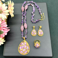 CH-LHN2053 Magnifique Collier en Pierre Naturelle avec Breloque Corail et Incrustation de Cristal, Pendentif Corail Coloré, Collier de Perles en Pierre pour Femme, Vente en Gros
