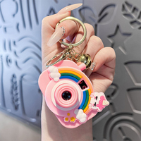 Porte-clés Ours Fraise Anime, Pendentif de Sac Mignon avec Bouton Projecteur, Porte-clés Caméra Jouet de Dessin Animé de Qualité Care Bear