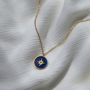 Collier pendentif boussole étoile à huit branches géométrique en émail bleu pour femme, en acier inoxydable plaqué or 18 carats, bijou tendance et mode - Product Image 3