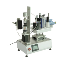 Machine d'étiquetage semi-automatique haute vitesse pour bouteilles carrées et hexagonales de petite taille, idéale pour l'industrie alimentaire et des boissons, avec système rotatif double face.