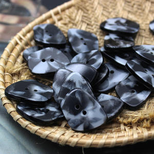 Boutons décoratifs en résine écologiques à 2 trous pour vêtements d'hiver 2025, couture à la main, boutons irréguliers pour manteaux - Product Image 5