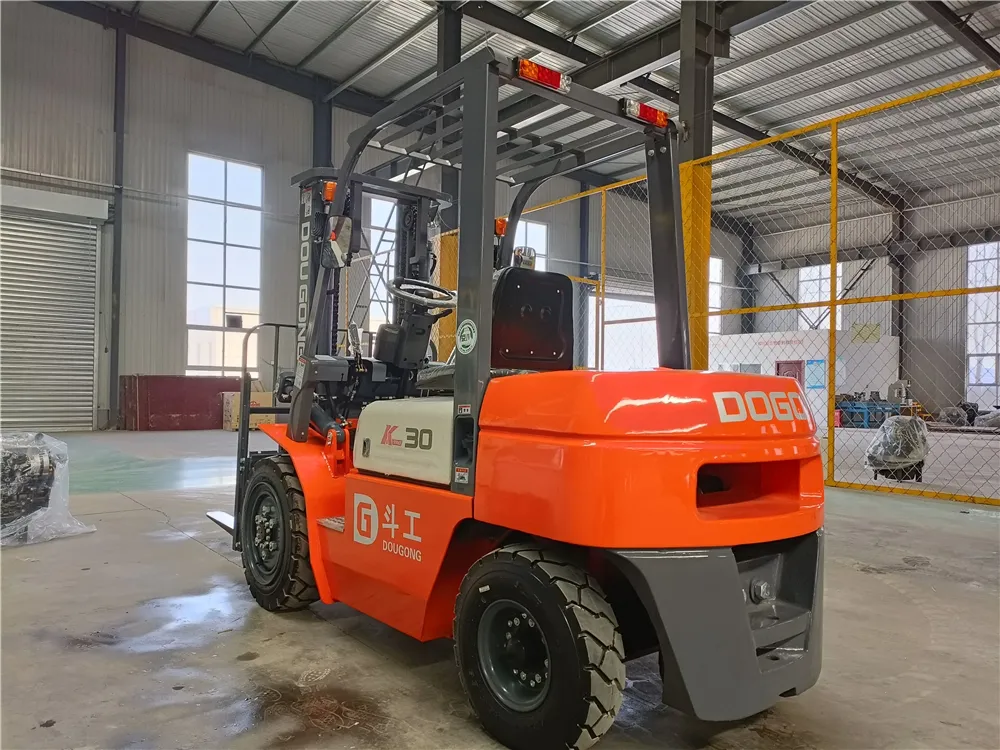 L'usine fournit directement un bon terrain accidenté, petit accessoire d'empileur, chariot élévateur manuel à chargement automatique, camions