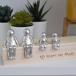 Collection Décoration d'intérieur Jardin 10 ans Nous avons fait une famille Souvenir Sculpture Artisanat en résine Figurines Décoration de bureau - Product Image 1