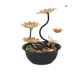 Fontaine d'eau Feng Shui de bureau, design fleur dorée, pour décorations de bureau - Product Image 5