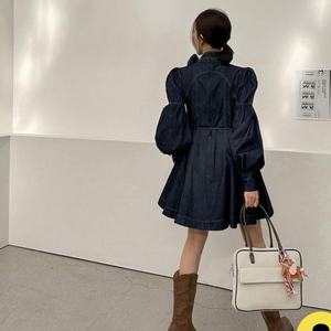 Robe longue en jean rétro pour femme, collection printemps 2025, avec manches lanternes et ceinture, vente en gros - Product Image 5