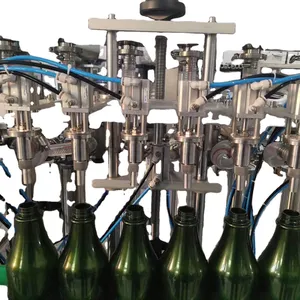 Linea di produzione automatica della Vodka del vino dell'uva macchina per il riempimento del liquore, linea di riempimento dell'imbottigliamento del vino piccola macchina per il riempimento del succo