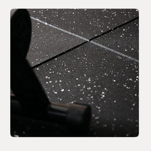 Suelo de Vinilo Duradero de Alta Calidad de 15 mm a 50 mm con Superficie Antideslizante y Resistente al Desgaste para Gimnasio y Uso Doméstico - Product Image 1