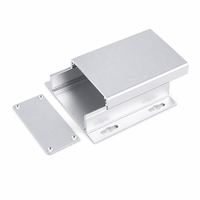 Boîtier de commande en aluminium extrudé 110*37*105mm, finition sablée argentée, avec flanges de montage à trou de serrure, plaques d'extrémité à 4 vis, module IP54