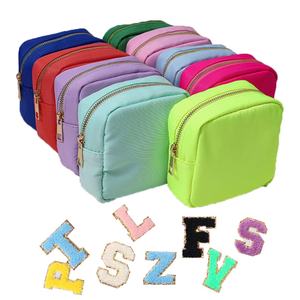 Bolsa de Maquillaje de Nailon Color Caramelo, Personalizable, Bolsa de Cosméticos de Lujo con Parches de Letras de Felpa - Product Image 1