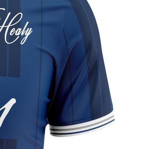 Camiseta de Fútbol Retro Personalizada de Alta Calidad con Cuello Redondo y Botones, Color Azul Oscuro con Rayas, Unisex, 100% Transpirable, Manga Corta - Product Image 4