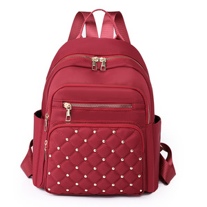 Mochila minimalista de lunares de Color sólido a la moda europea y americana de gran capacidad para mujer, mochila con remaches de diamantes, 2024 - Product Image 3