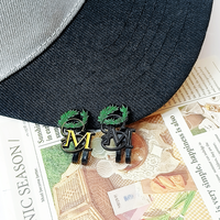 Clips de bord de casquette en métal plaqué antique personnalisés, en gros, avec logo naturel personnalisé, pour casquettes de baseball tendance, épingles en émail souple avec cristal