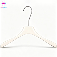 Expédition rapide Cintres en bois gain de place Articles ménagers Sabitan Ng Amerikana Rangement flexible Cintre personnalisable pour vêtements