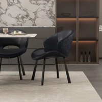 Chaise de salle à manger moderne minimaliste de style italien, avec revêtement en cuir et structure en acier, sensation haut de gamme, durable, pour la maison, le bar, l'hôtel