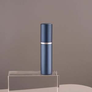 Flacon pulvérisateur de parfum carré en aluminium et verre de 10 ml du fabricant, mini vaporisateur de voyage avec sérigraphie, MOQ 100 pièces - Product Image 4