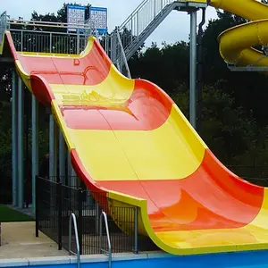 家庭度假村水上滑梯水上主题公园水上游乐场玻璃纤维泳池滑梯弧形滑梯