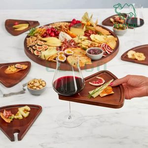 Plateau de service en bambou rustique au design attrayant Plateau d'apéritif rond Plateau en bois naturel fabriqué - Product Image 1