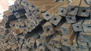 Bán buôn than hoạt tính lục giác bánh không khói <span class=keywords><strong>BBQ</strong></span> tre mùn cưa nấu than 95% tro nội dung 8000j - Product Image 2