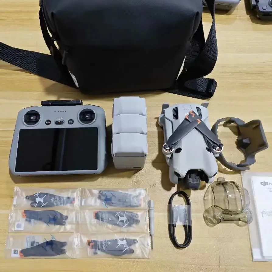 Dji mini 4 pro with screen rc Fly more combo中古ドローン在庫あり