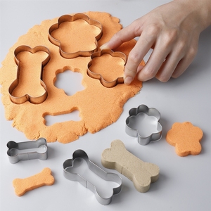 Moule à friandises pour animaux de compagnie en silicone écologique avec plusieurs cavités pour biscuits et gâteaux pour petits chiens - Product Image 1