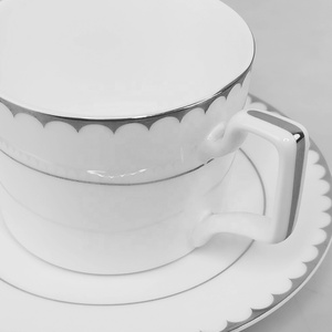 <span class=keywords><strong>Vajilla</strong></span> de cerámica con ribete de oro y <span class=keywords><strong>plata</strong></span> <span class=keywords><strong>blanca</strong></span> de lujo, platos de porcelana de catering occidental, juego de platos para Banquete de boda de Hotel - Product Image 5