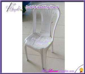 أغطية شاطئ بيضاء أساسية من البوليستر مع طيات جانبية لكراسي ميامي البلاستيكية في حفلات الزفاف على الشاطئ - Product Image 4