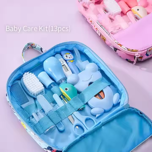 Offre Flash: Trousse de Soins et Toilettage pour Nouveau-né, Kit 13 Pièces Essentiel pour Bébé Avec Brosse et Peigne - Product Image 1