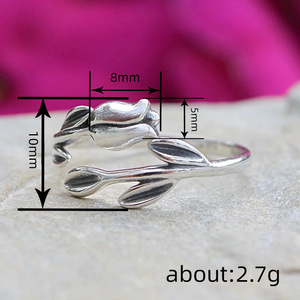 Anello Aperto Minimalista a Forma di Tulipano per Donne, Regolabile, Accessorio Floreale per Outfit Quotidiani - Product Image 4