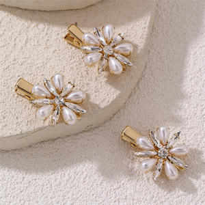 Accessoires de cheveux tendance, pinces à cheveux pour femmes, pinces à cheveux en métal avec perles et fleurs pour femmes et filles - Product Image 3