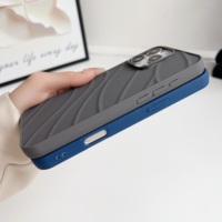 Coque de téléphone portable en TPU à motif ondulé de couleur unie, accessoire populaire, coque arrière protectrice pour iPhone 11 12 13 14 15 16ProMax