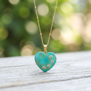 Pendentif en forme de cœur en turquoise synthétique vert avec breloques en quartz cristallin, chaîne plaquée or 18 carats, collier pour femmes, bijoux - Product Image 4