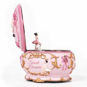 Caja de Música de Resina Pintada a Mano con Carrusel de Bailarinas - Movimiento Sankyo de 18 Notas, Luz LED y Figura Giratoria para Regalo - Soporte OEM - Product Image 4