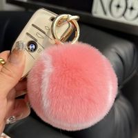 Porte-clés de voiture en peluche premium en forme de balle de tennis mignonne, pompon esthétique pour sac à dos, cadeau