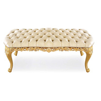 Suite de chambre à coucher victorienne de taille King Mobilier de chambre à coucher en bois personnalisé avec commode miroir Ensemble de motifs floraux