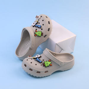 Crocs Sandales plates d'été pour femmes, couleur unie, antidérapantes, style Baotou, chaussures décontractées confortables, épaisseur du talon de 3 cm - Product Image 4