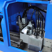 Máquina dobladora de láminas de acero inoxidable CNC automática con control PLC, software de desarrollo propio, motor servo japonés y alimentación automática.
